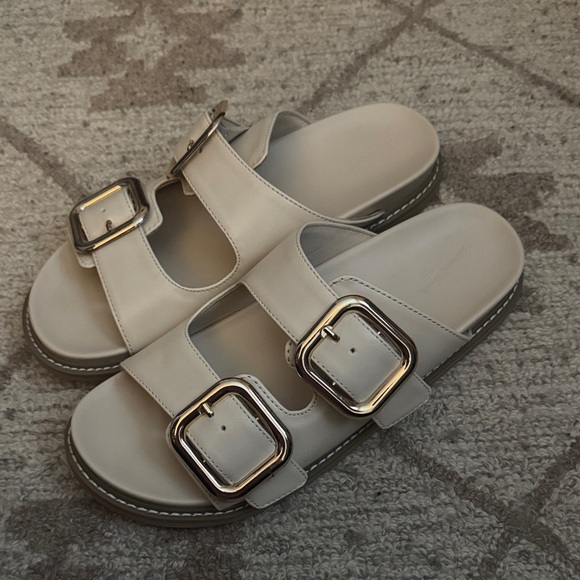 Universal Thread Sandals - Picture 1 of 6